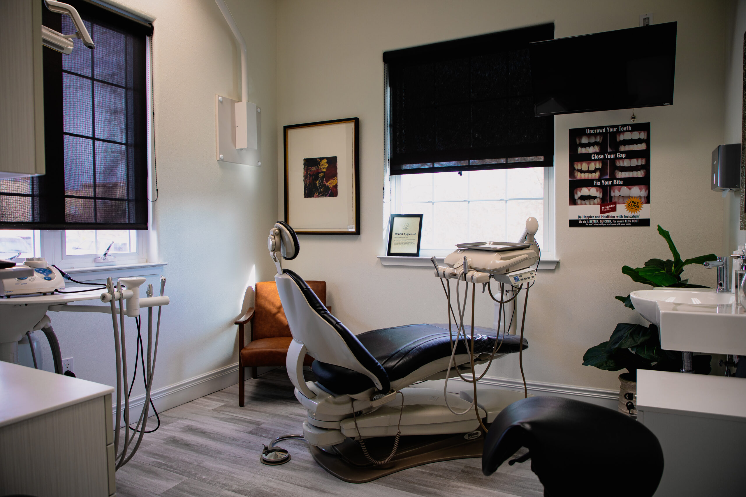 Milagro Dental Patient Care Suite 921 A modern and clean patient exam room at Milagro Dental in Santa Fe, New Mexico, featuring a professional dental chair, advanced equipment, and natural lighting.